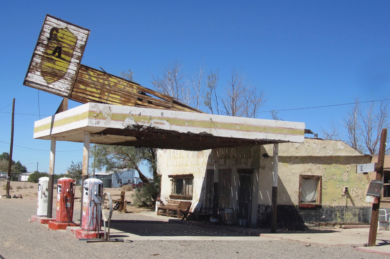Route 66: Abandoned gas station