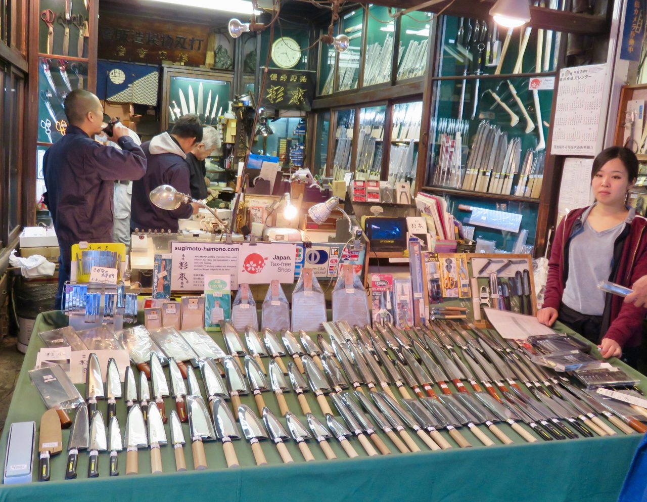 Tsukiji Fish Market: Knife shop