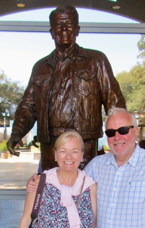 Sue and Colin with Reagan statue